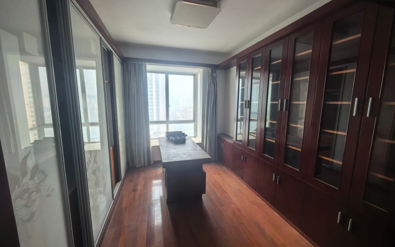 貴州省機關(guān)事務(wù)管理局國有資產(chǎn)管理服務(wù)中心貴陽市經(jīng)開區(qū)黃河路9號長城嘉苑小區(qū)經(jīng)濟適用住房4棟1單元16層1號房屋招租